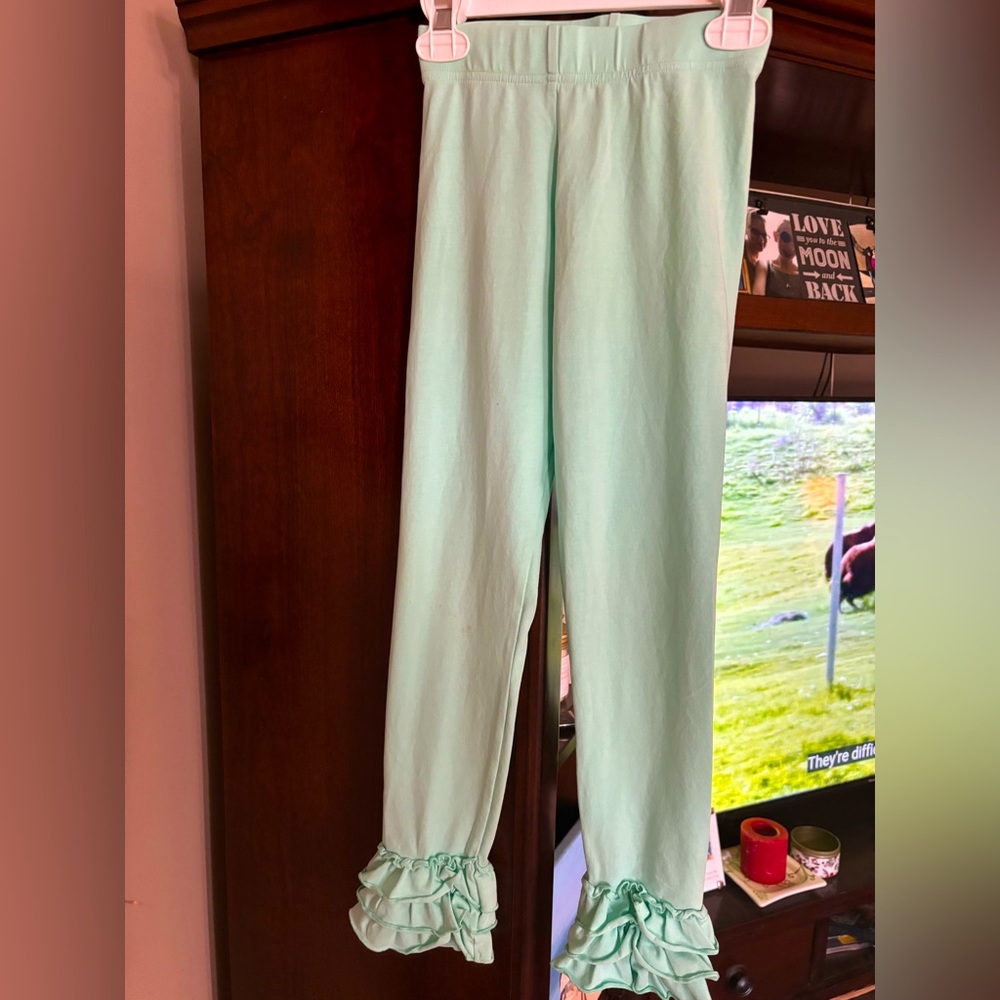 Girls pants-Serendipity size-9-10 slight discoloration right leg as pictured.